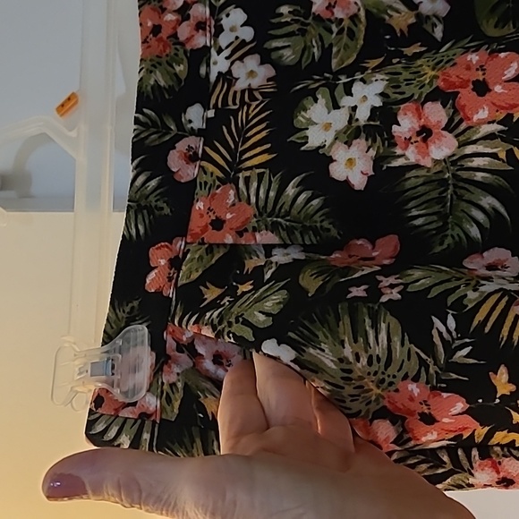 A colorful short - Picture 3 of 4